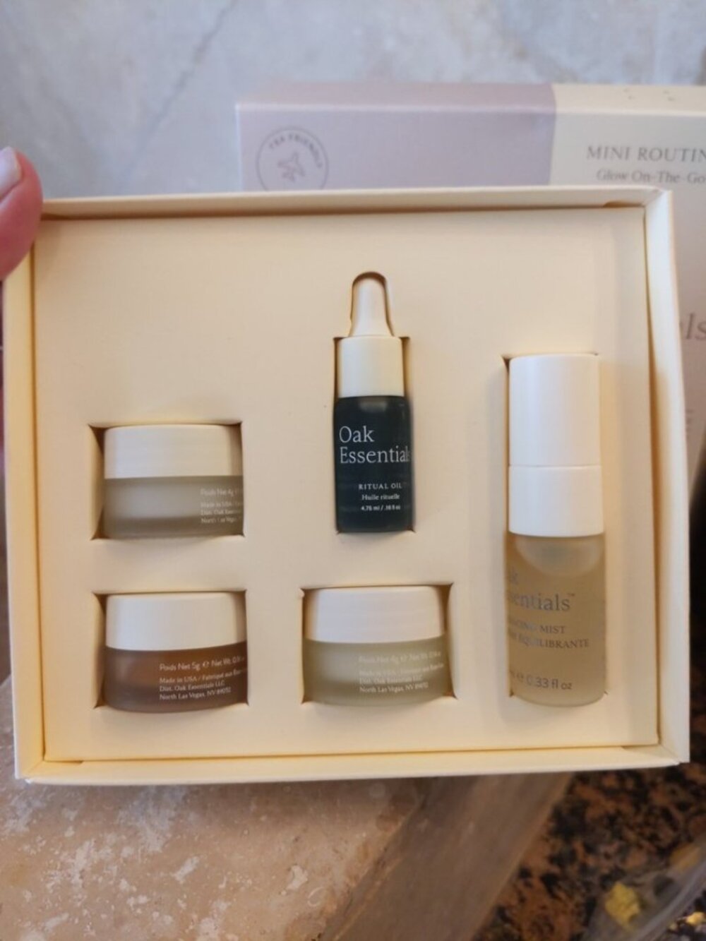 Oak Essentials Mini Routine: 5-Step Travel-Size Skin Gift Set - Picture 3 of 3